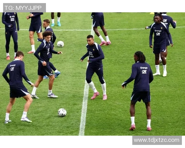 足球场上各位置球星集结 纵览世界顶级球员在场上的风采与实力